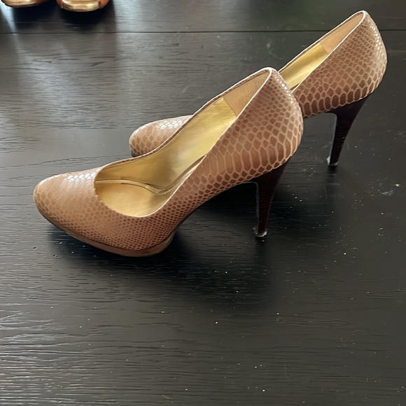 Nine West Python print tan pumps - Picture 2 of 3